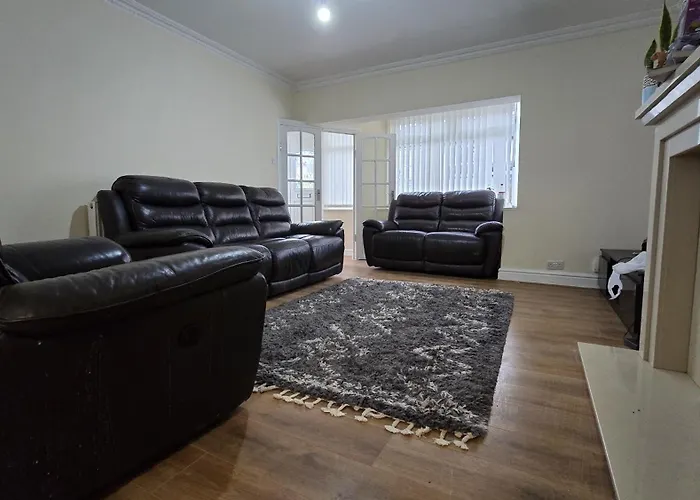 Entire Three Bedroom House In Birmingham